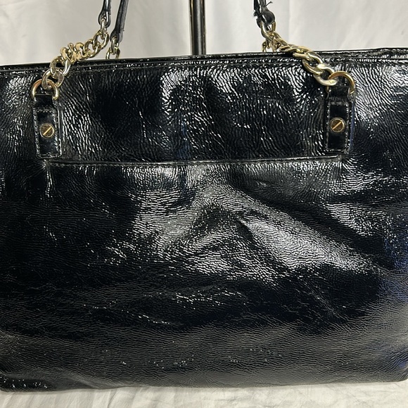 MICHAEL KORS Jet Set Gold Chain Black patent leather tote bag. - Picture 5 of 14